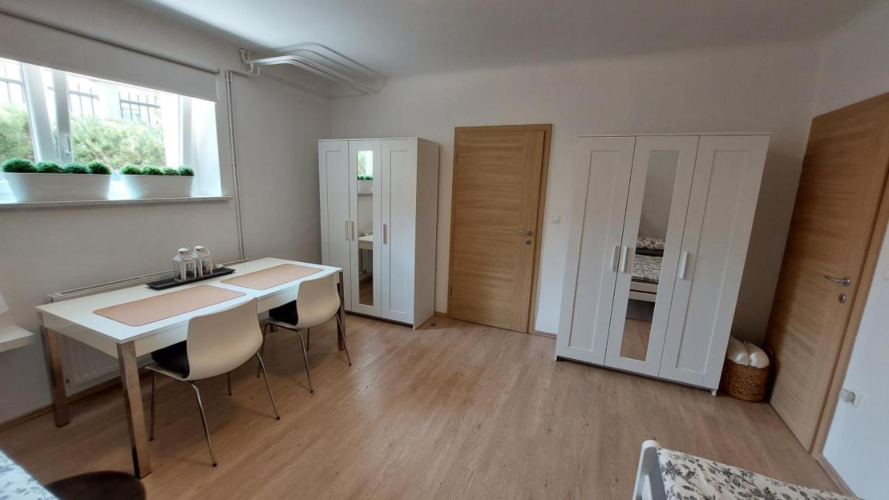City Lodge Pine, Free Parking ليوبليانا المظهر الخارجي الصورة